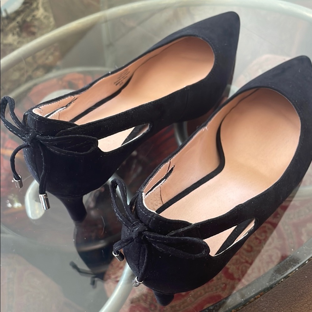 Black Suede Heels with Pointed Toe and Bow